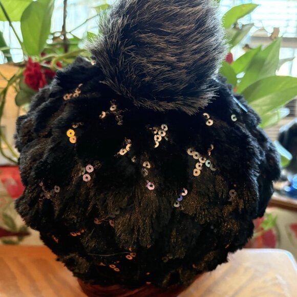 Beret Visor Beanie Cap Sequins Faux Fur Pom Pom Women's NEW - Picture 5 of 10